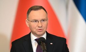 Presidente polaco dá posse a novo governo nacionalista minoritário