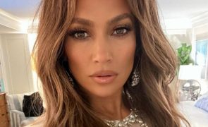 Jennifer Lopez - Pijama, óculos de sol e uma dança: o lado mais divertido da artista
