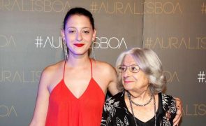 Eunice Muñoz Neta presta sentida homenagem à atriz: 