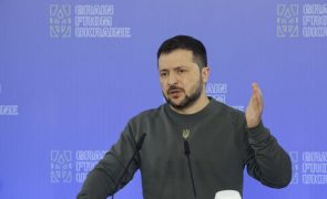 Zelensky pede sistemas de defesa aérea 
