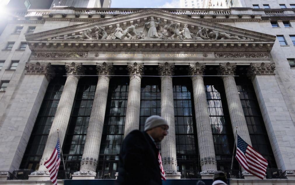 Wall Street segue em terreno misto após o melhor mês do ano