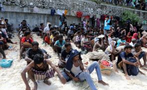 Mais de cem refugiados rohingya desembarcam na Indonésia