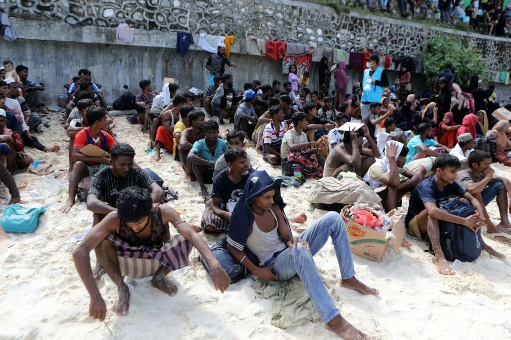 Mais de cem refugiados rohingya desembarcam na Indonésia