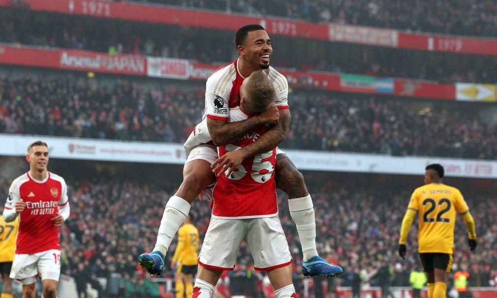 Arsenal vence no fim e reassume a liderança do Campeonato Inglês