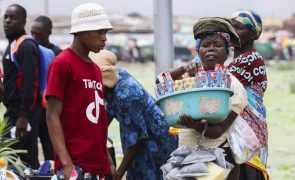 Inflação quebra negócio de vendedores informais angolanos que lamentam 