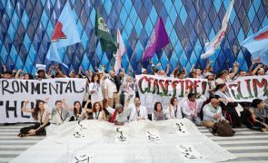 Centenas de pessoas juntaram-se na COP28 em solidariedade com a Palestina