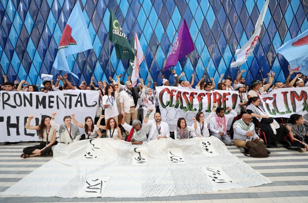 Centenas de pessoas juntaram-se na COP28 em solidariedade com a Palestina