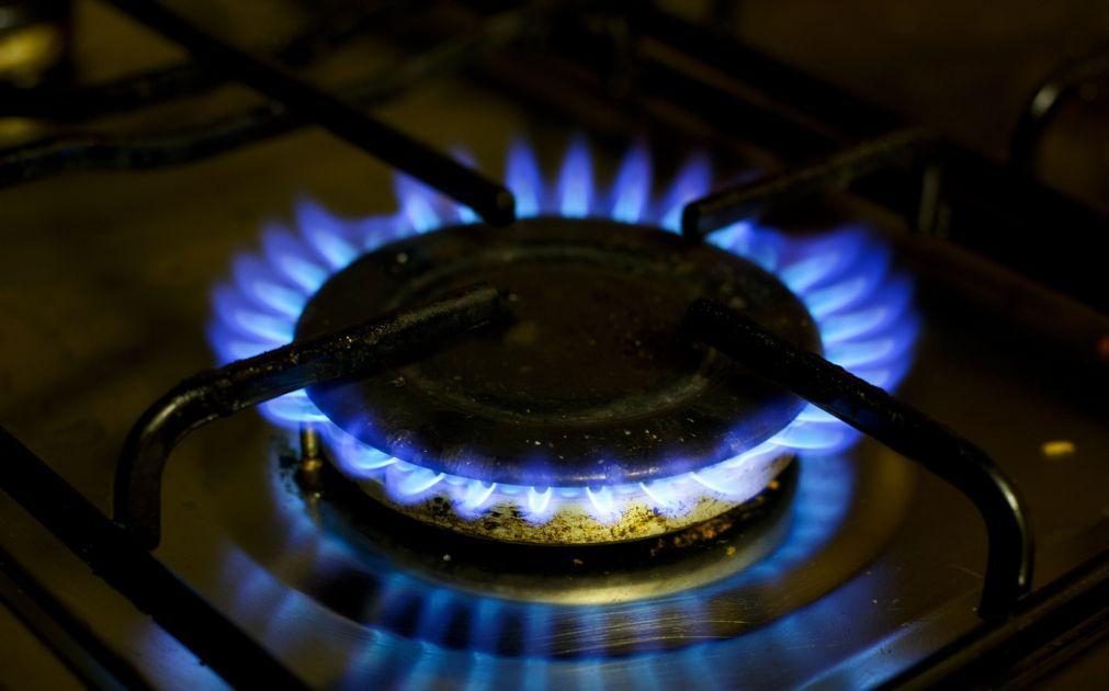 Consumo de gás desce 31% em novembro e de eletricidade sobe 3,5%