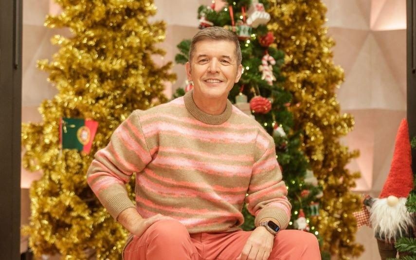 João Baião Mostra incrível árvore de Natal em tons rosa, com pássaros e muito brilho