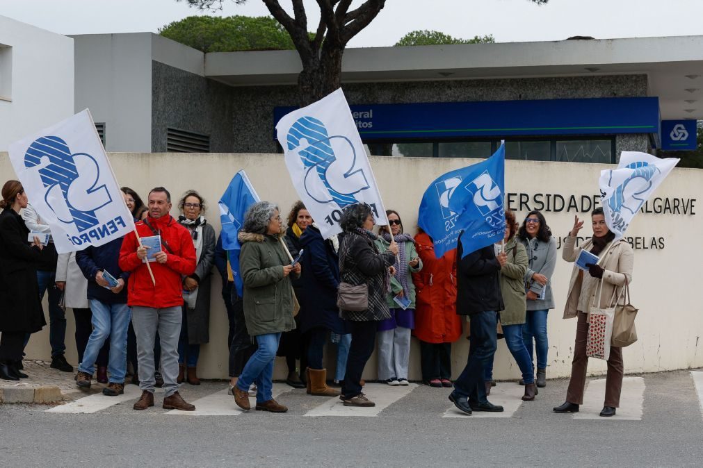 Trabalhadores do ensino superior do Algarve protestam contra precariedade