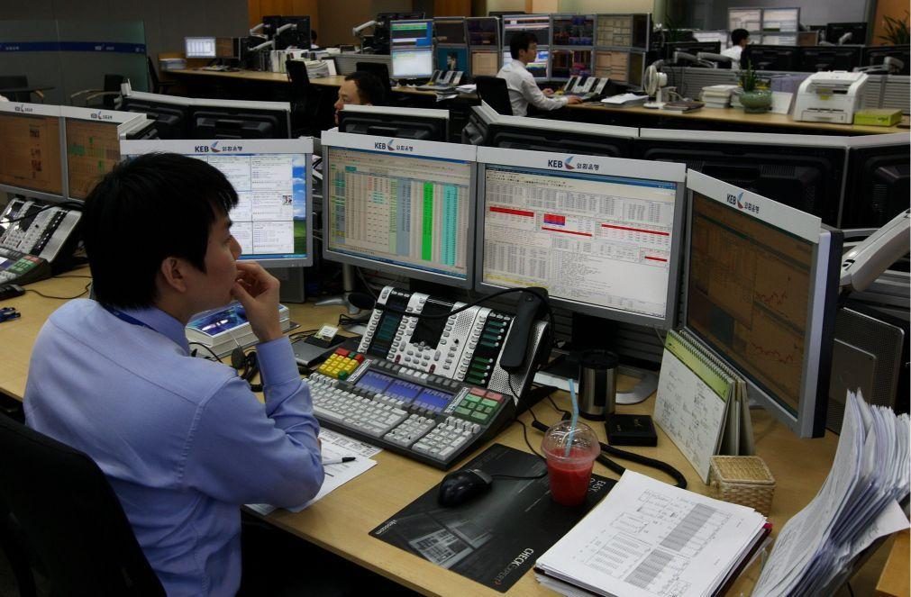 Bolsa de Tóquio fecha a ganhar 2,04%