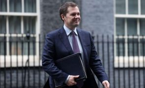 Ministro da Imigração britânico demite-se contra plano de deportação para o Ruanda