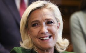 Marine Le Pen vai a julgamento por utilização indevida de fundos europeus
