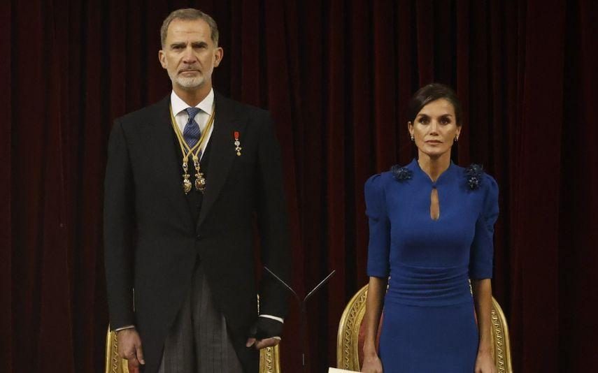 Rainha Letizia - Arrisca visual vermelho ‘da cabeça aos pés’