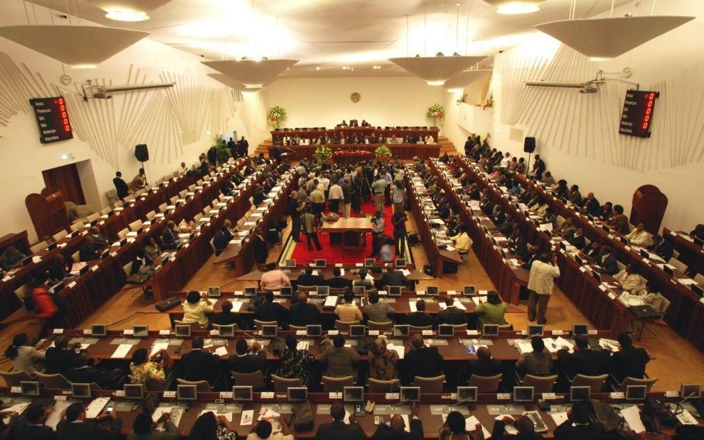 Grupo de 22 deputados moçambicanos ouvidos pelo MP em queixa por difamação