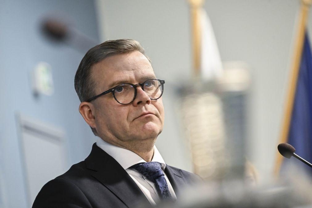 Primeiro-ministro da Finlândia anuncia reabertura de parte da fronteira com Rússia