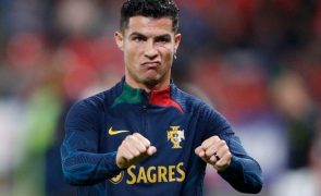 Cristiano Ronaldo Abordado por fã durante a folga; veja a reação do craque