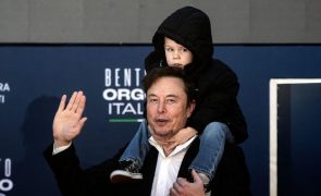 Elon Musk exorta população a ter filhos para manter civilização