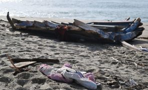 Mais de 60 migrantes mortos em naufrágio ao largo da costa da Líbia