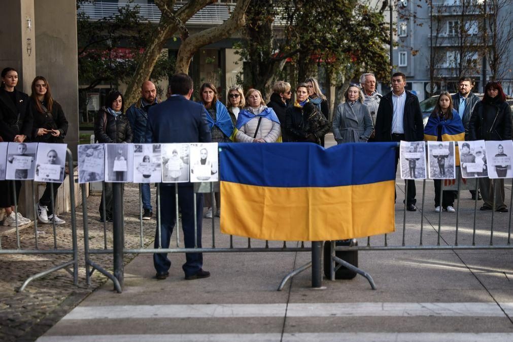 Manifestação de ucranianos frente a embaixada da Federação russa pede fim do imperialismo russo