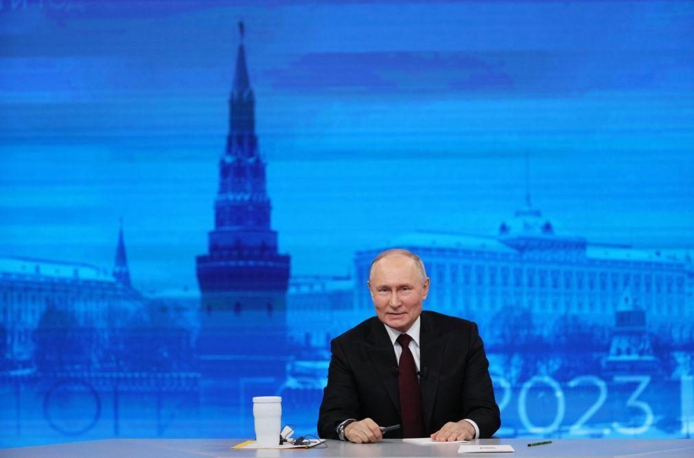 Vladimir Putin registou-se oficialmente como candidato às presidenciais russas