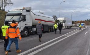 Camionistas polacos voltam a bloquear fronteira com a Ucrânia
