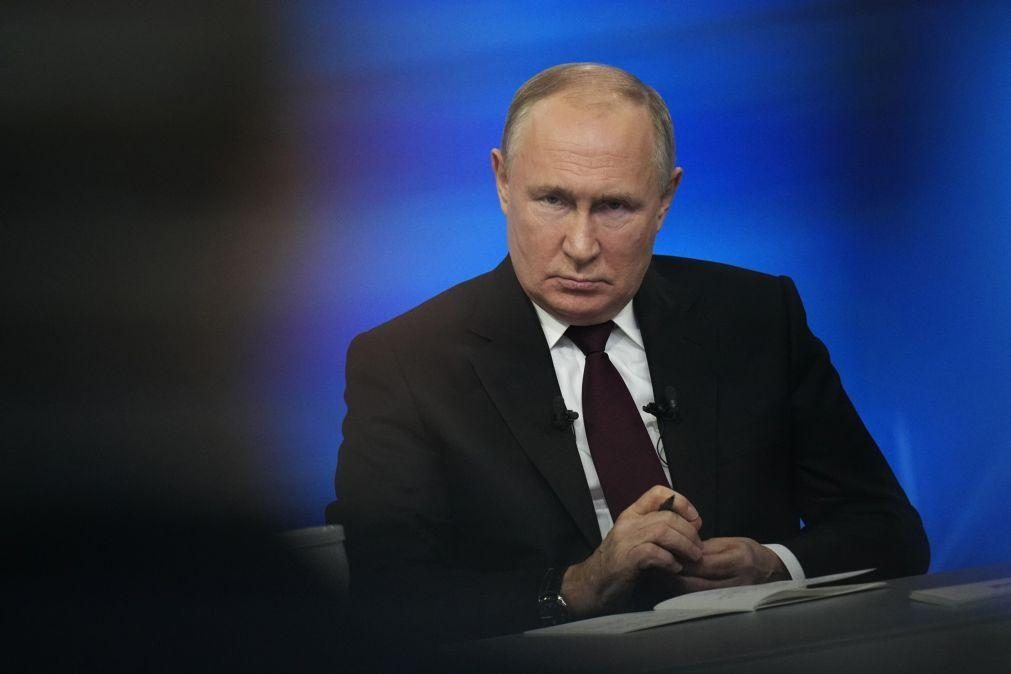 Putin veta vendas petrolíferas a quem seguir limite de preço criado pelo Ocidente