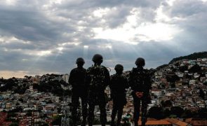 Polícia Federal brasileira em operação contra braço financeiro de milícia 'carioca'