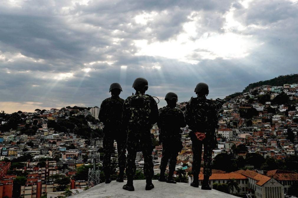 Polícia Federal brasileira em operação contra braço financeiro de milícia 'carioca'