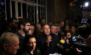 Oposição sérvia convoca manifestação em Belgrado contra resultados eleitorais