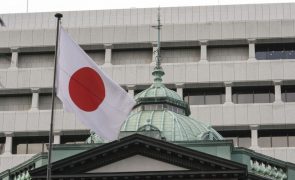 Défice comercial do Japão encolhe dois terços em novembro