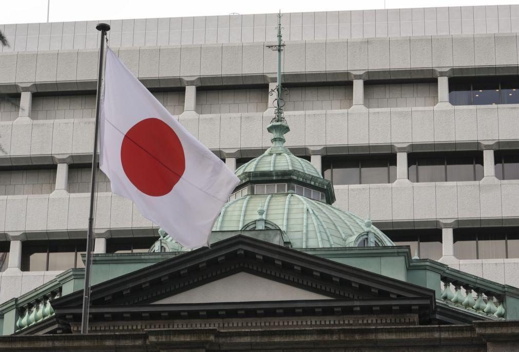 Défice comercial do Japão encolhe dois terços em novembro