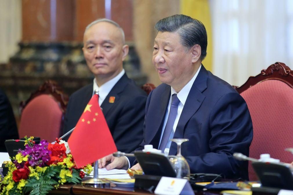 Xi Jinping diz que assegurar boas relações com a Rússia é 