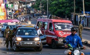 Serra Leoa levanta recolher obrigatório imposto após tentativa de golpe de Estado
