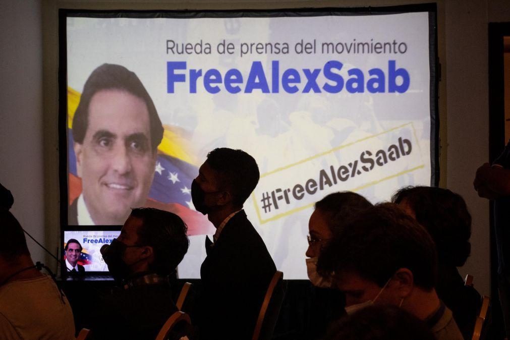 Venezuela liberta 21 presos políticos após acordo com EUA para extradição de Alex Saab