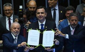 Congresso brasileiro aprova reforma tributária em debate há mais de 30 anos