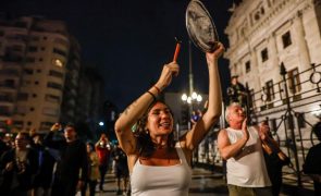 Argentinos protestam ao som de panelas contra medidas económicas de Milei