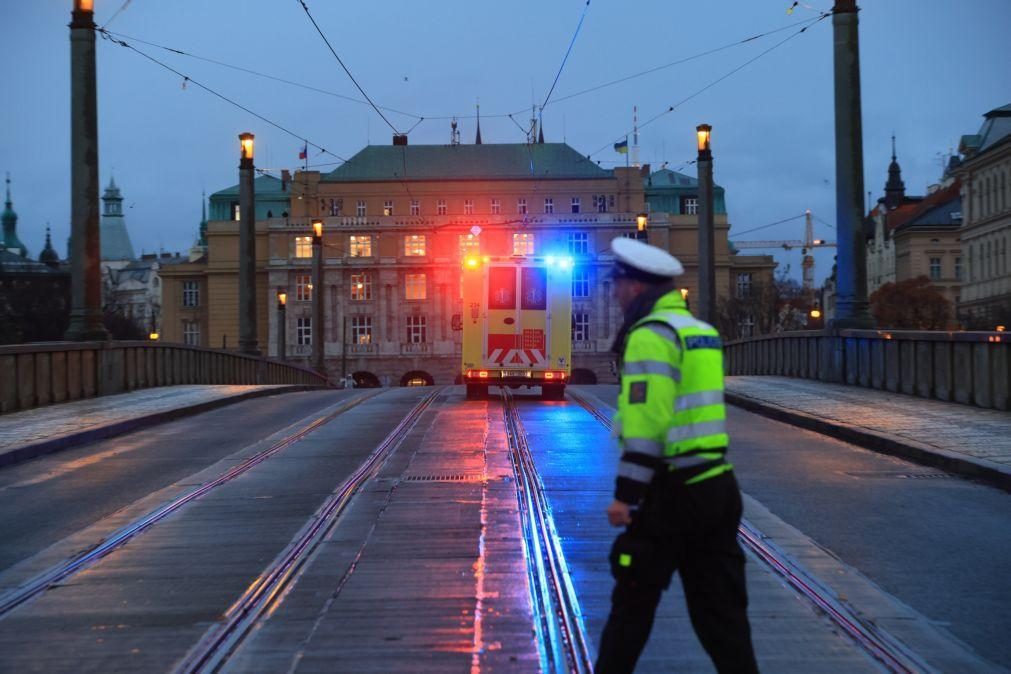 Tiroteio em universidade de Praga fez 14 mortos e 25 feridos