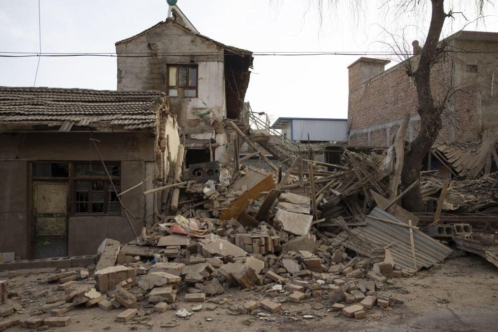 Sobe para 144 o número de mortos após sismo no noroeste da China