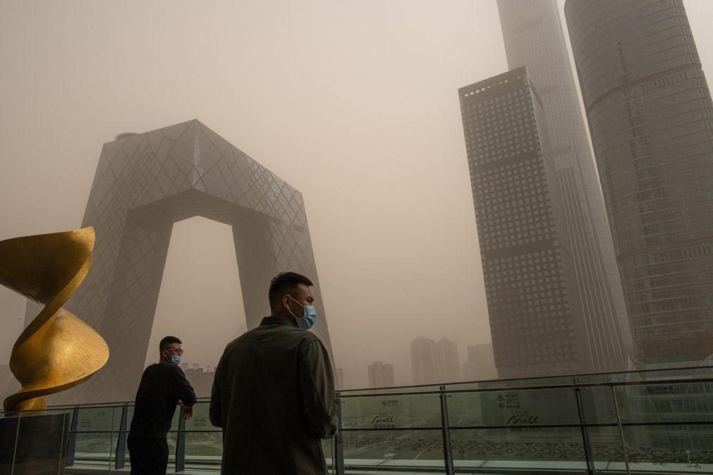Poluição atmosférica na China regista em 2023 primeiro aumento homólogo em dez anos