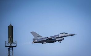Países Baixos vão enviar 18 caças F-16 a Kiev apesar de ameaças russas