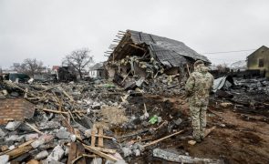 Ataques russos durante a noite matam três civis e ferem nove em Kherson