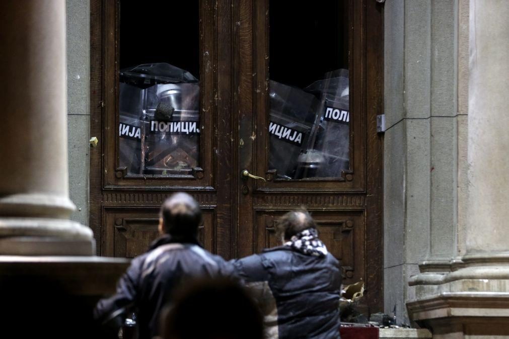 Pelo menos 38 detidos em protestos na Sérvia por alegadas fraudes nas eleições