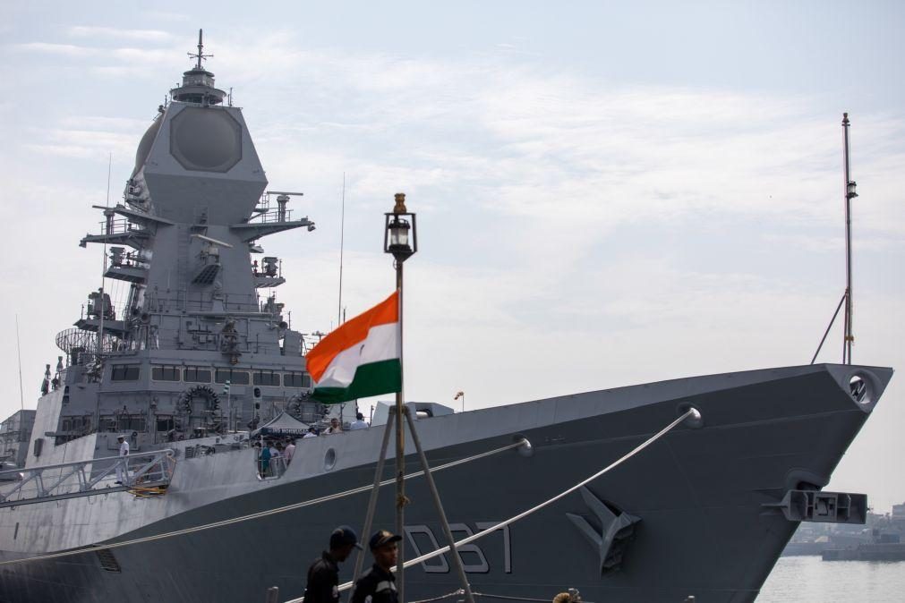 Índia reforça Marinha e posiciona navios de guerra no Mar da Arábia após recente ataque