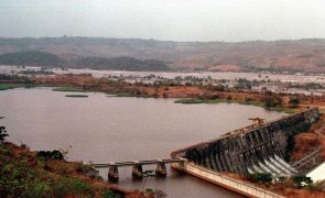 Abertura de comportas de barragem congolesa destruiu habitações em província angolana
