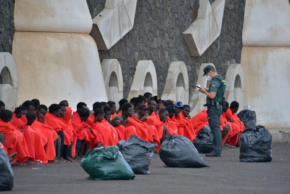 Dois barcos com 177 migrantes socorridos na costa das Canárias