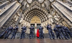 Polícia alemã deteve mais três suspeitos de planear ataque à Catedral de Colónia