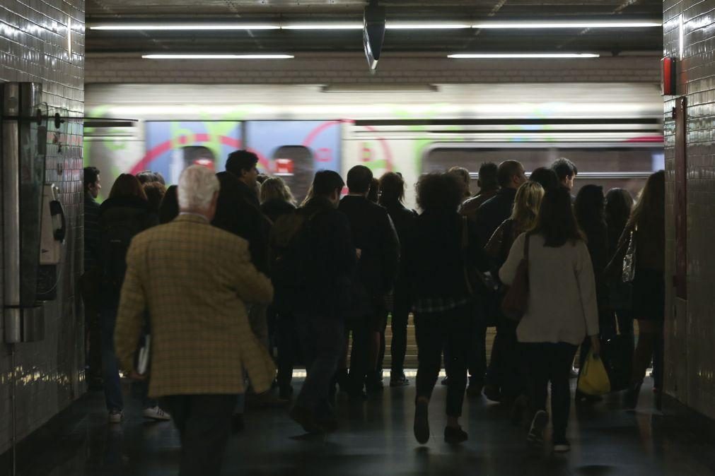 Metro de Lisboa reforça serviço nas linhas Azul e Verde para passagem de ano