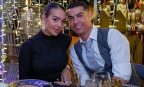 Cristiano Ronaldo Só os dois! CR7 em plano romântico com Georgina na Madeira