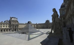 Visitantes do Louvre de regresso a níveis pré-covid e Museu do Prado bate recorde